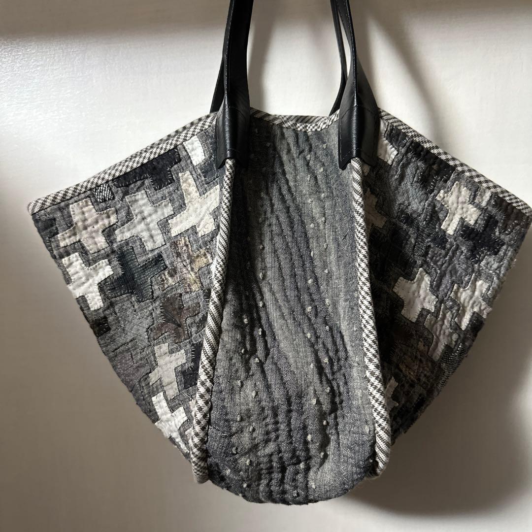 たみぽんハンドメイドパッチワークキルトの個性的なハンドバッグ