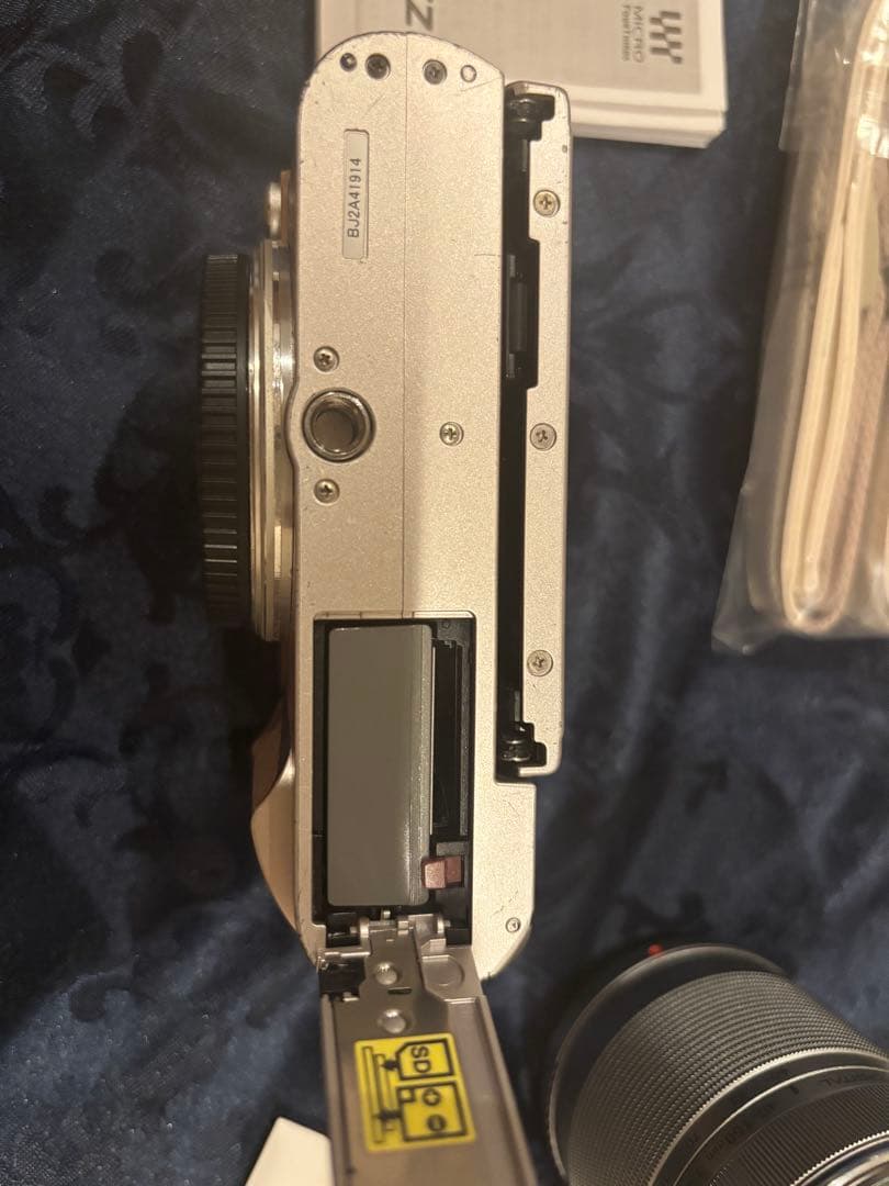 OLYMPUS PEN ミラーレスカメラ 本体と望遠レンズ他付属品