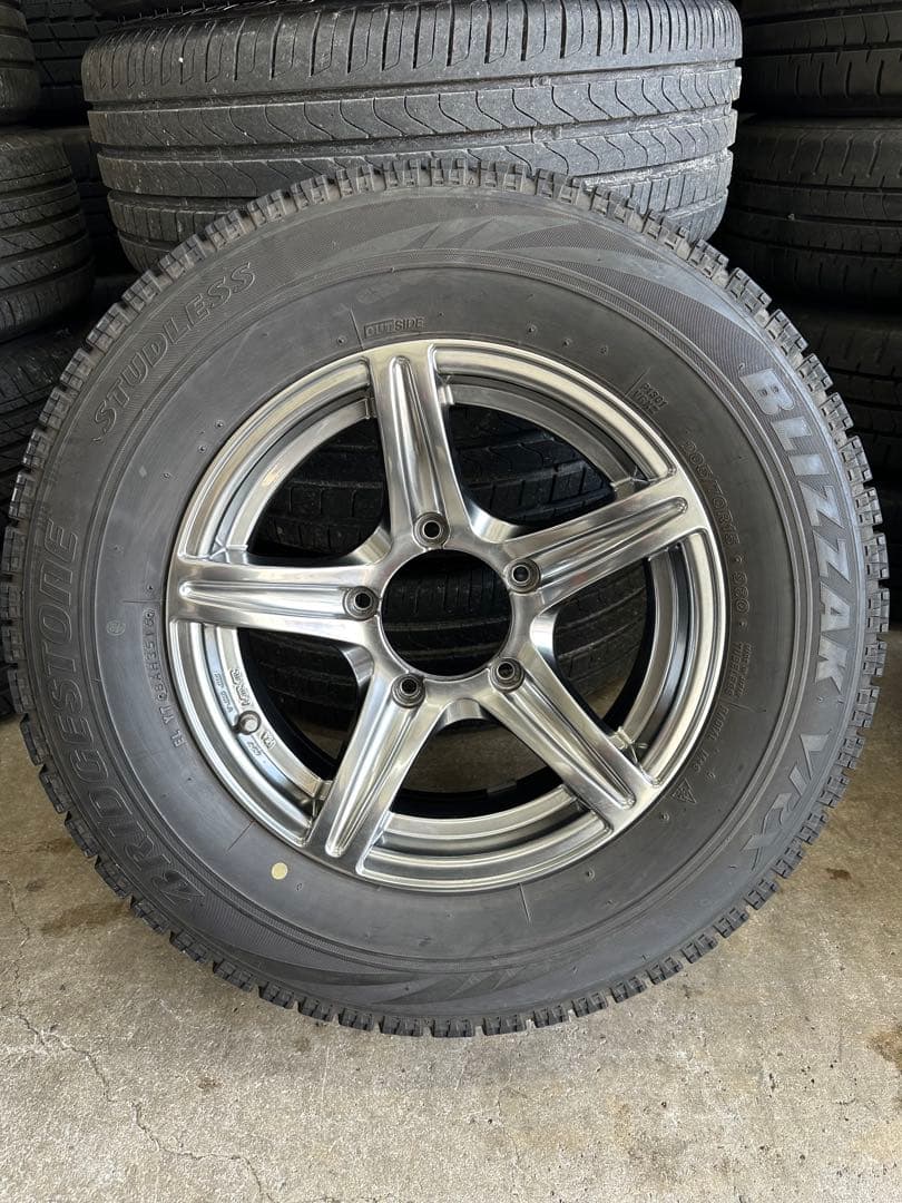 ジムニーシエラ　スタッドレス付きホイール4本セット　15インチ