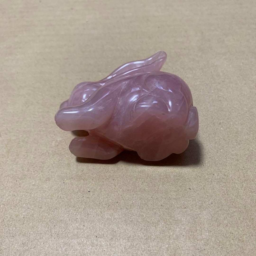 希少　ローズクォーツ　うさぎ　彫刻　置き物　恋愛