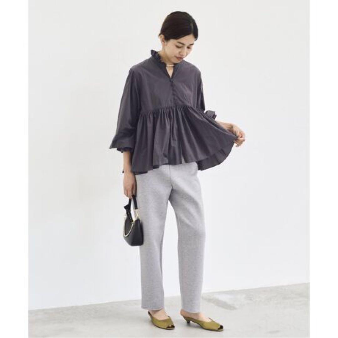 美品 IENAイエナ ライトタフタショートギャザーブラウス チャコールグレー