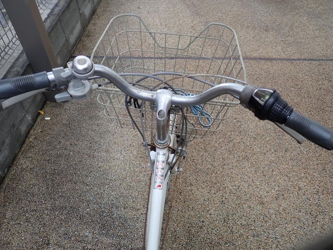 自転車　ママチャリ　ままちゃり　白色ホワイト　SHIMANO　２７インチ