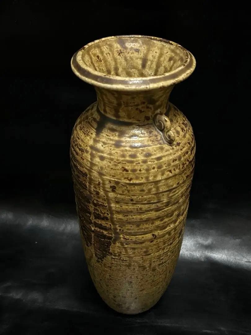 究極の美◾️蔵から見事な流れ落ちる釉薬の美しい完璧な造形の花瓶、壺が出て来ました。