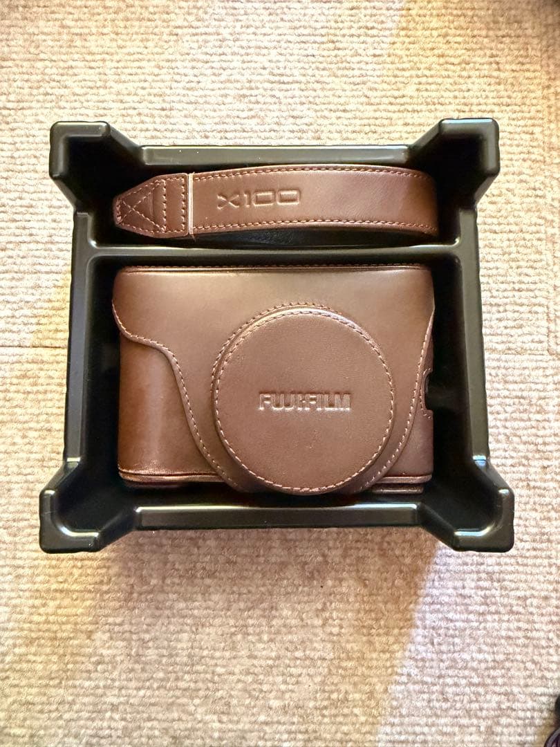 【美品】FUJIFILM X100 初代 レンズフード付 ムック本付 箱付き