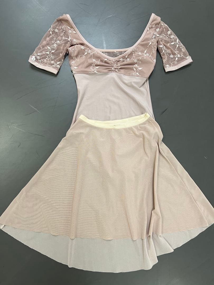 デラロミラノ　レオタード　スカート付き