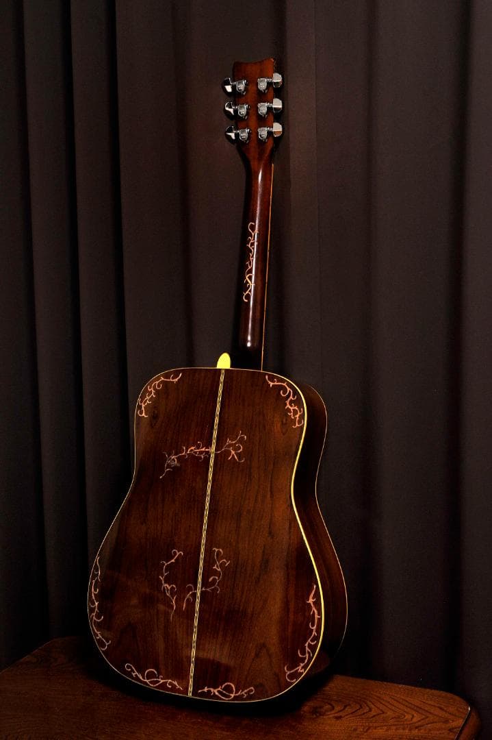 ★YAMAHA FGシリーズの奏でる華やかな場面で演出を高める【彫刻装飾ギター】