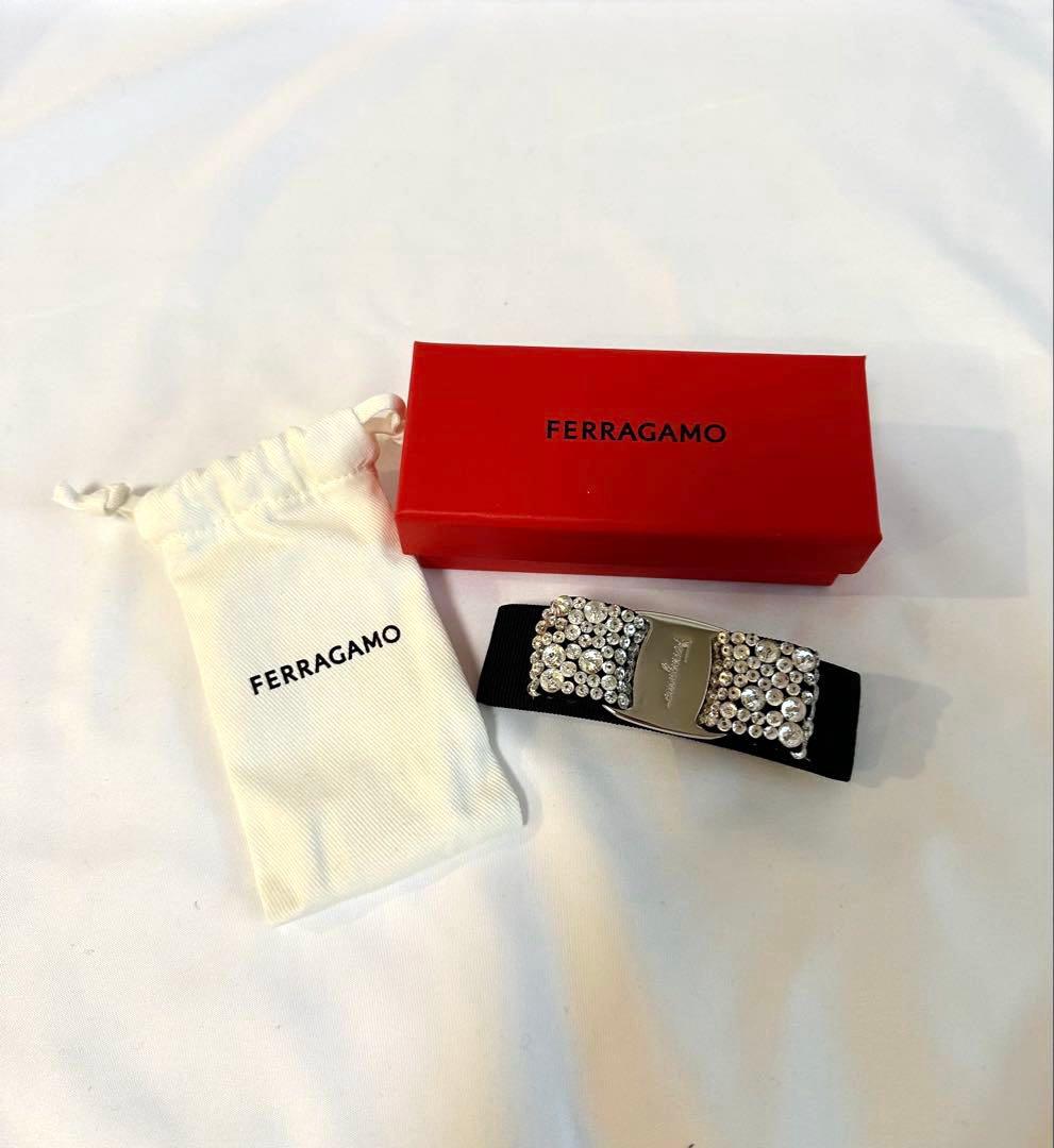 【美品】サルヴァトーレフェラガモ ヴァラ ビジューバレッタ 黒×シルバー