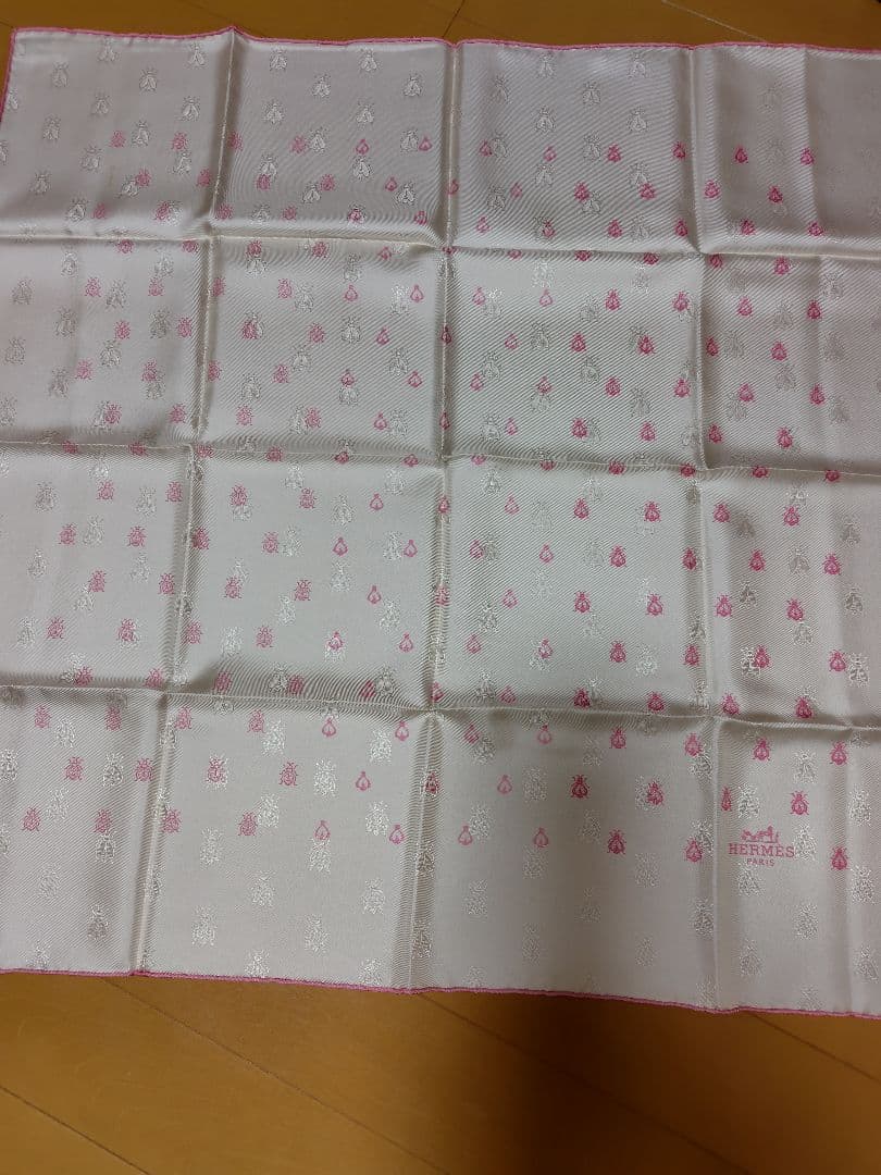 エルメス シルク スカーフ蜂柄