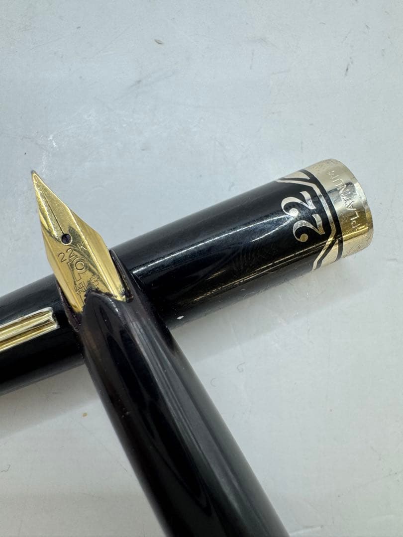 希少 PLATINUM プラチナ 万年筆 22金 22K 黒 細字