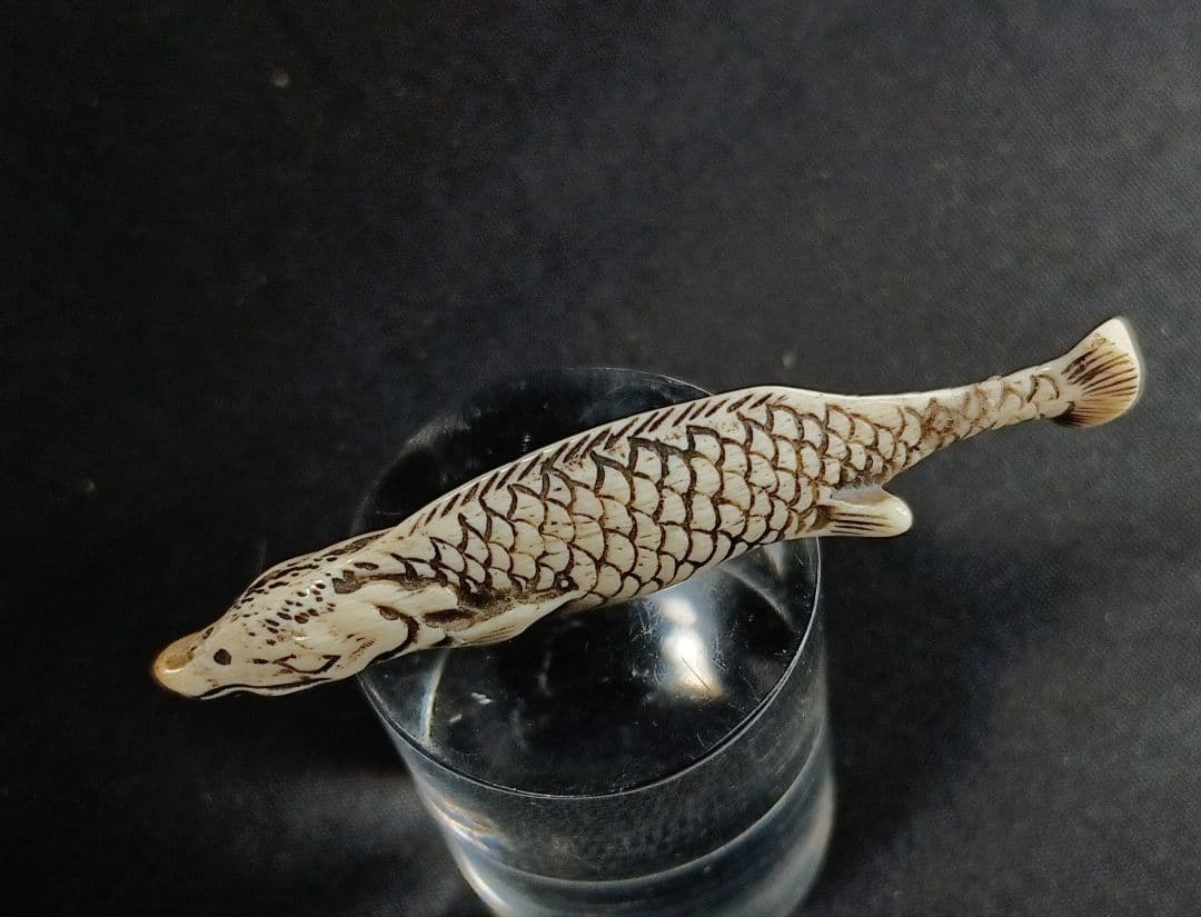 鯨歯彫 型彫 根付「川魚 」江戸時代 珍しい題材