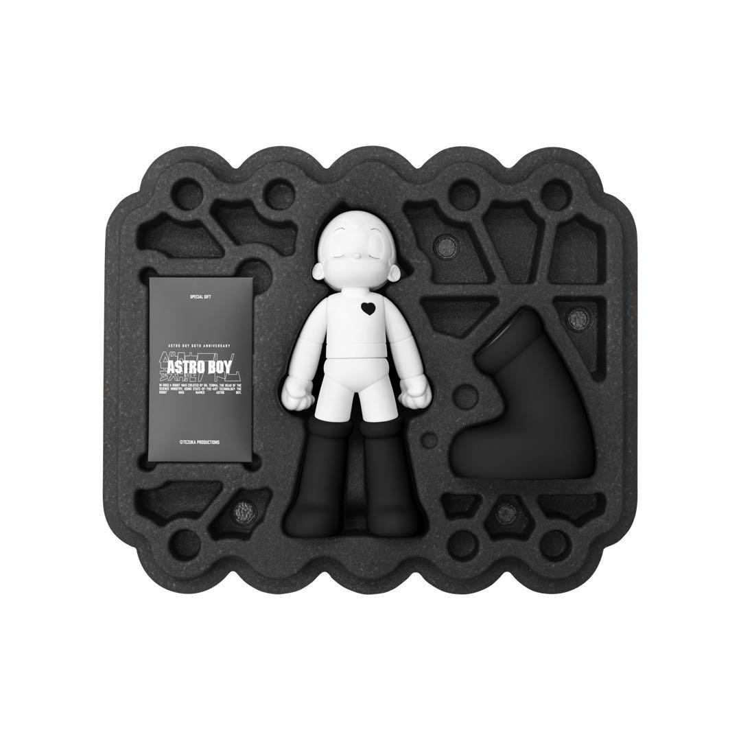 【新品未使用】鉄腕アトム ブラックエディション スペシャルパッケージQi2対応