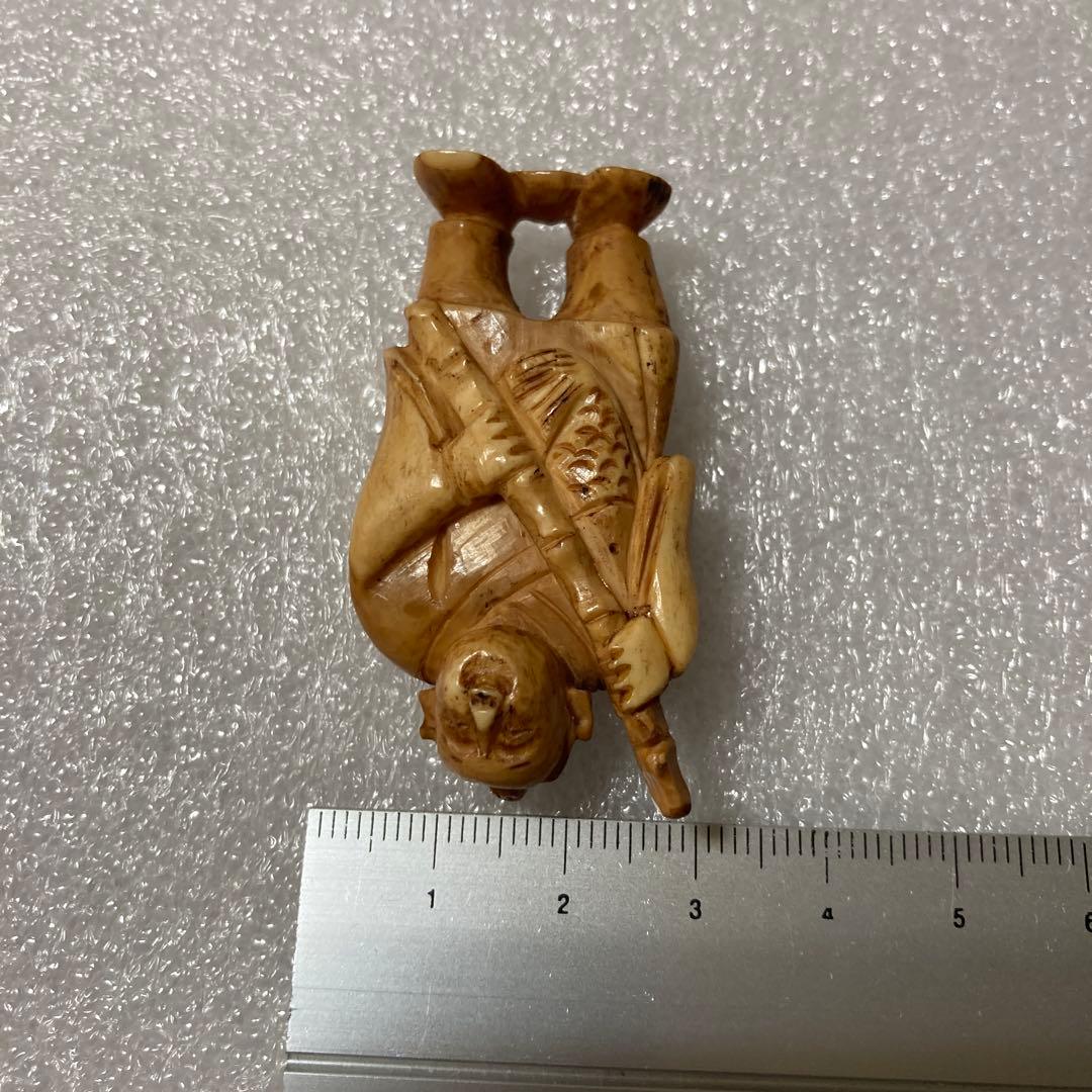 極上天然素材　釣り人彫刻　根付　提げ物