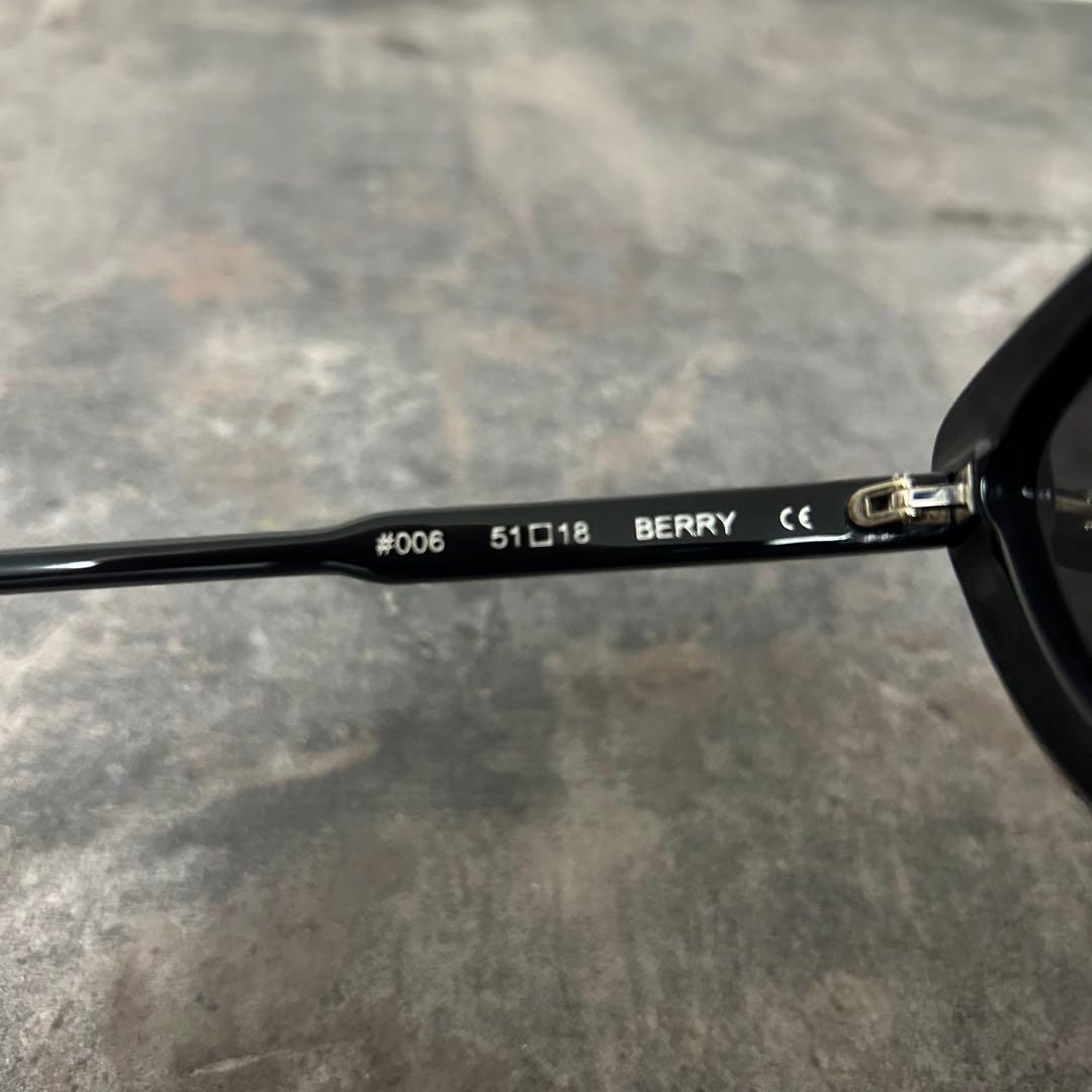 美品ChiMi チミ キャットアイ サングラス ブラック 006 BERRY 黒