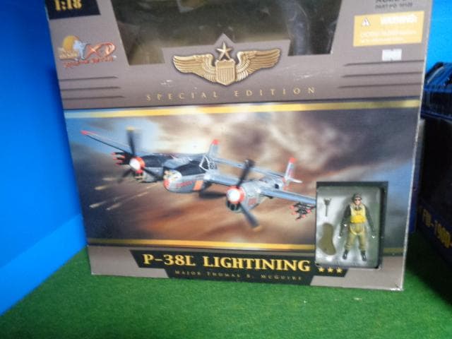 1/18スケール P-38 Lightning