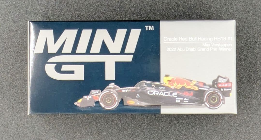 ミニカー MINI GT Oracle Red Bull Racing RB18 #1
