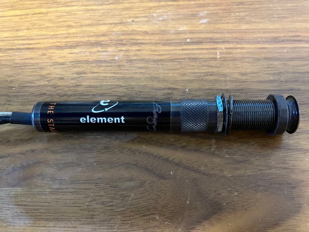 LR Baggsのelement アコースティックギター用ピックアップ