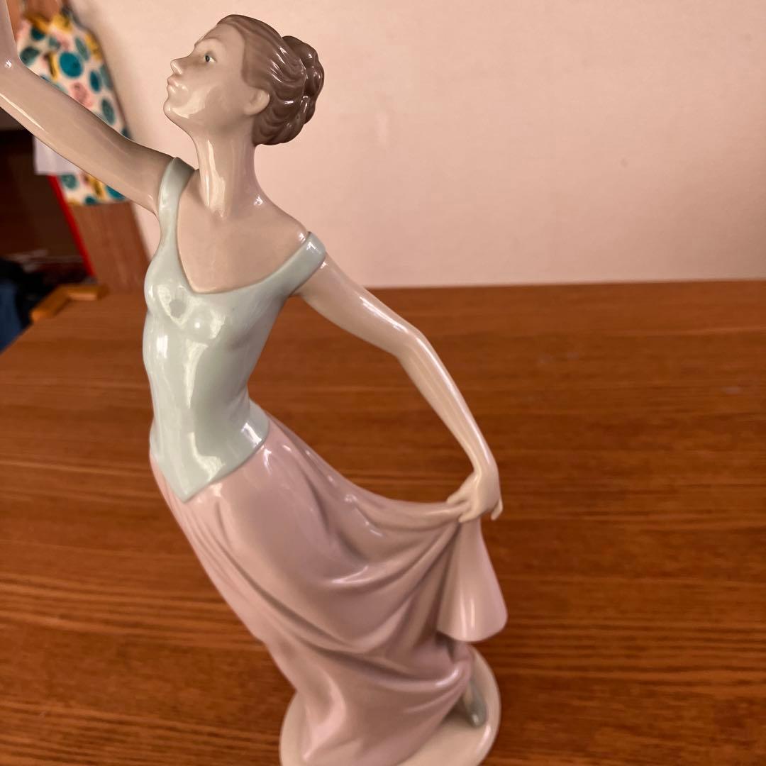 リヤドロ ナオ NAO 「踊り終えて」