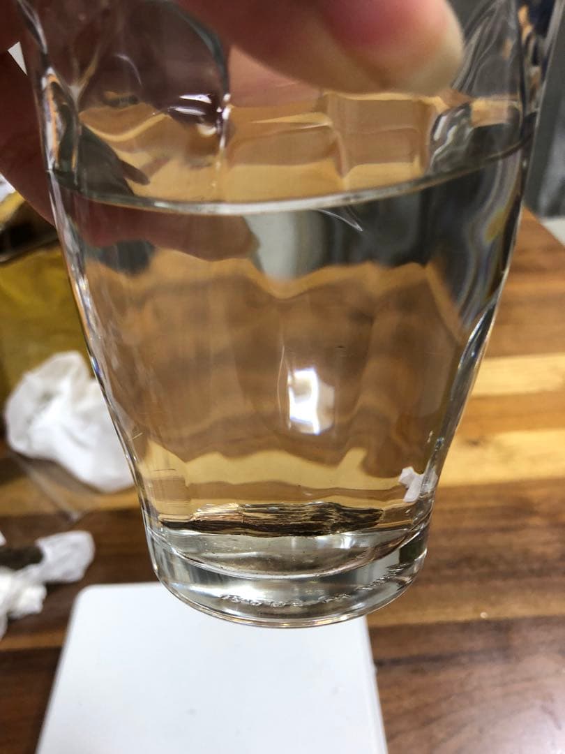 香木製産高品質沈香伽羅1.5g香木水に沈みます。