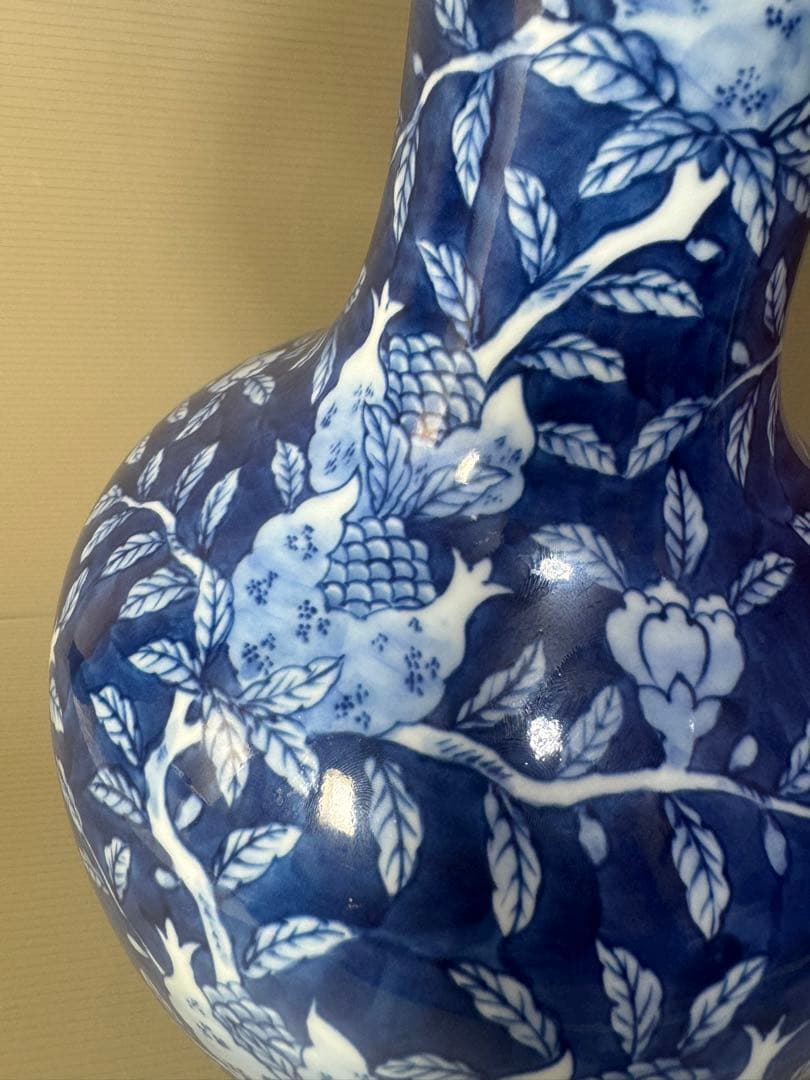 2409 【6代館林源右衛門】　染付柘榴文　花瓶