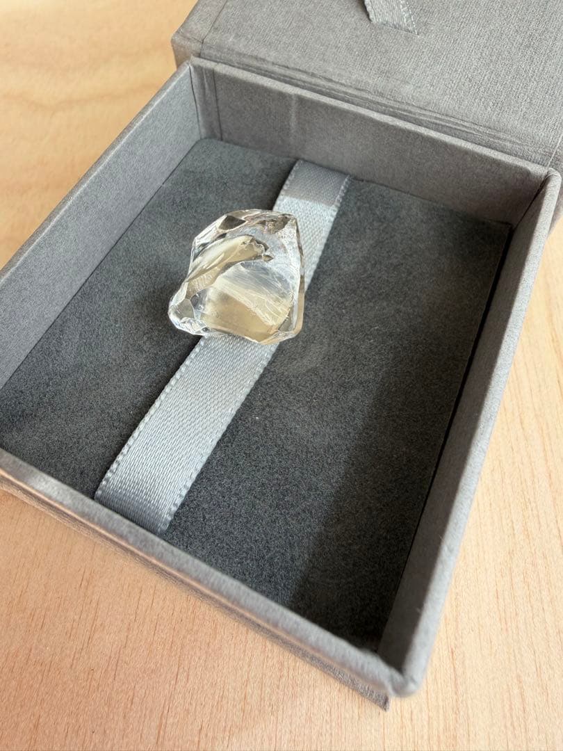 ラスト　「非商品」チェコ館　ボヘミアンガラスピンバッジ　万博 ギフトボックス付き