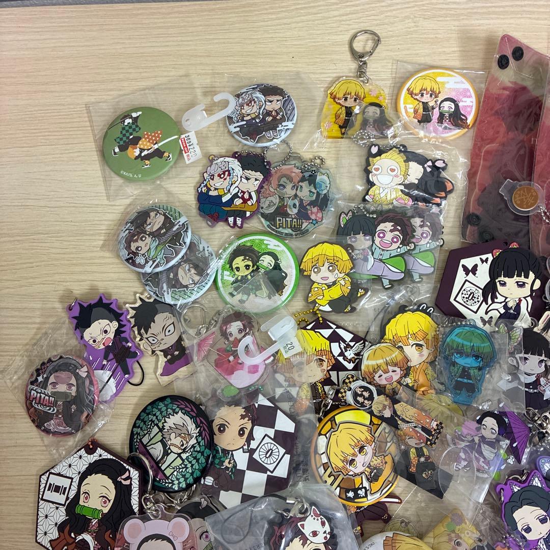Demon Slayer 鬼滅の刃 缶バッジ ストラップ グッズセット