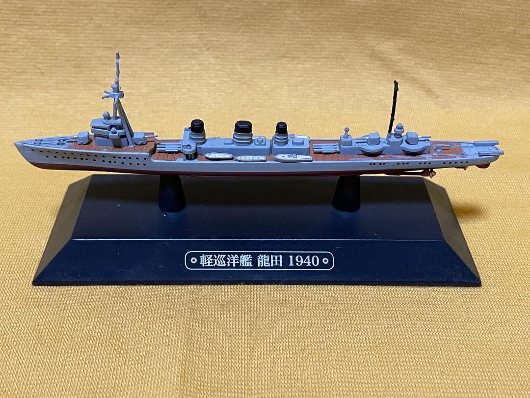 戦艦・重巡洋艦・軽巡洋艦・駆逐艦・航空母艦ミニチュア　１８隻