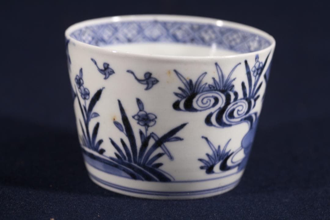 387　古伊万里大振染付菖蒲草花八橋図蕎麦猪口　無傷美品　江戸中期