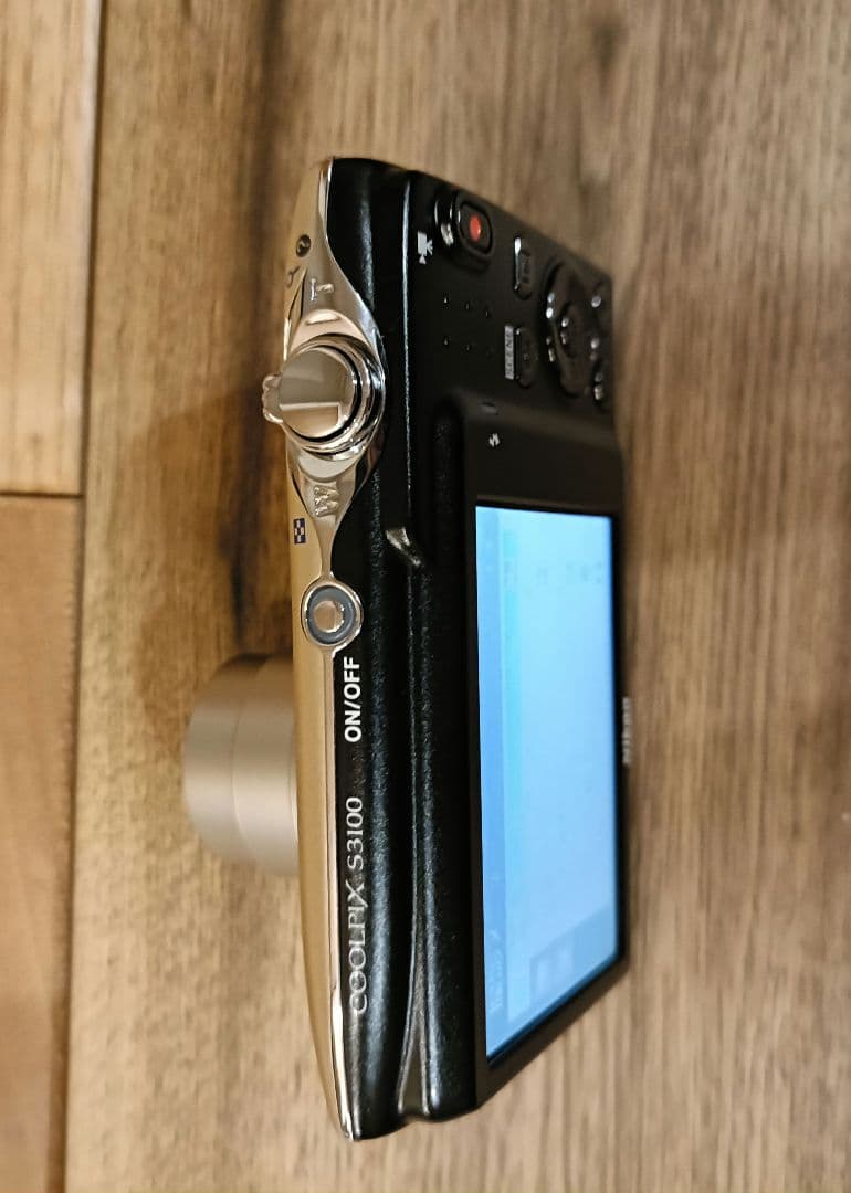 Nikon COOLPIX S3100 ゴールド　ケース付き