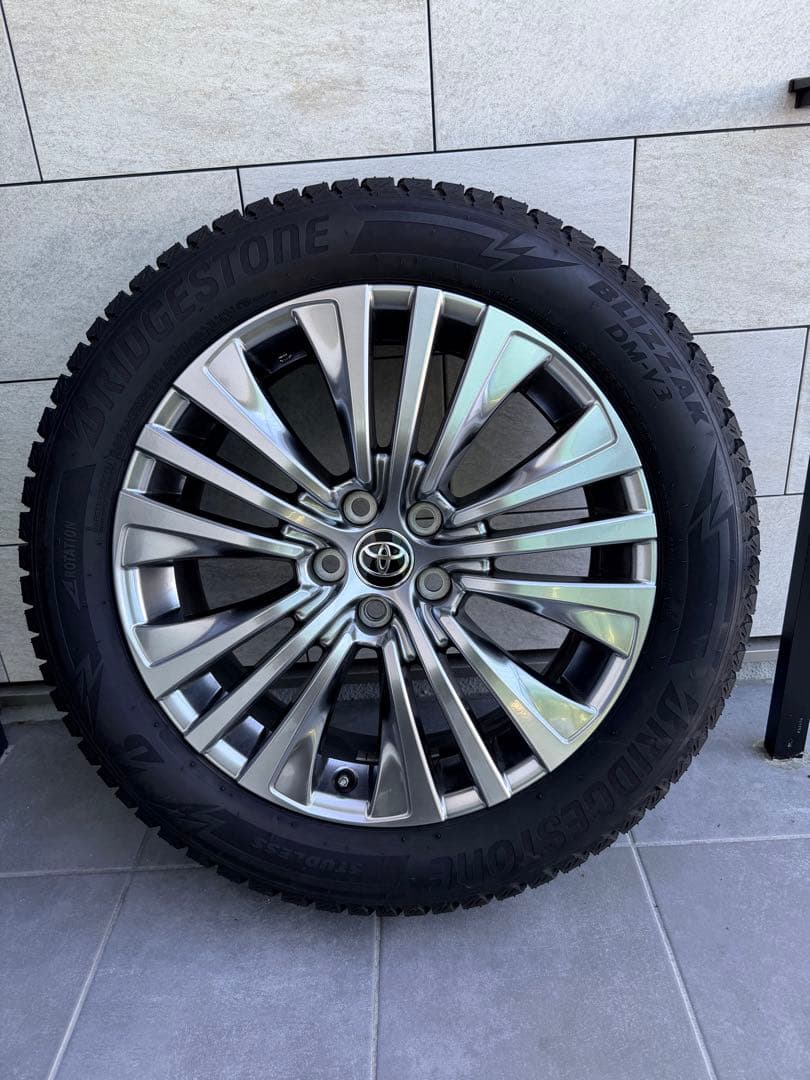 美品ハリアー純正 ブリヂストン DM-V3 スタッドレスタイヤ 19インチ