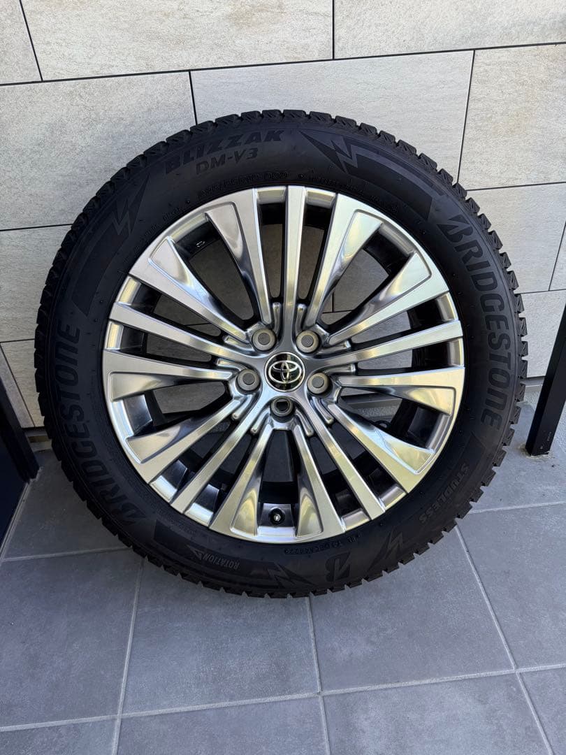 美品ハリアー純正 ブリヂストン DM-V3 スタッドレスタイヤ 19インチ