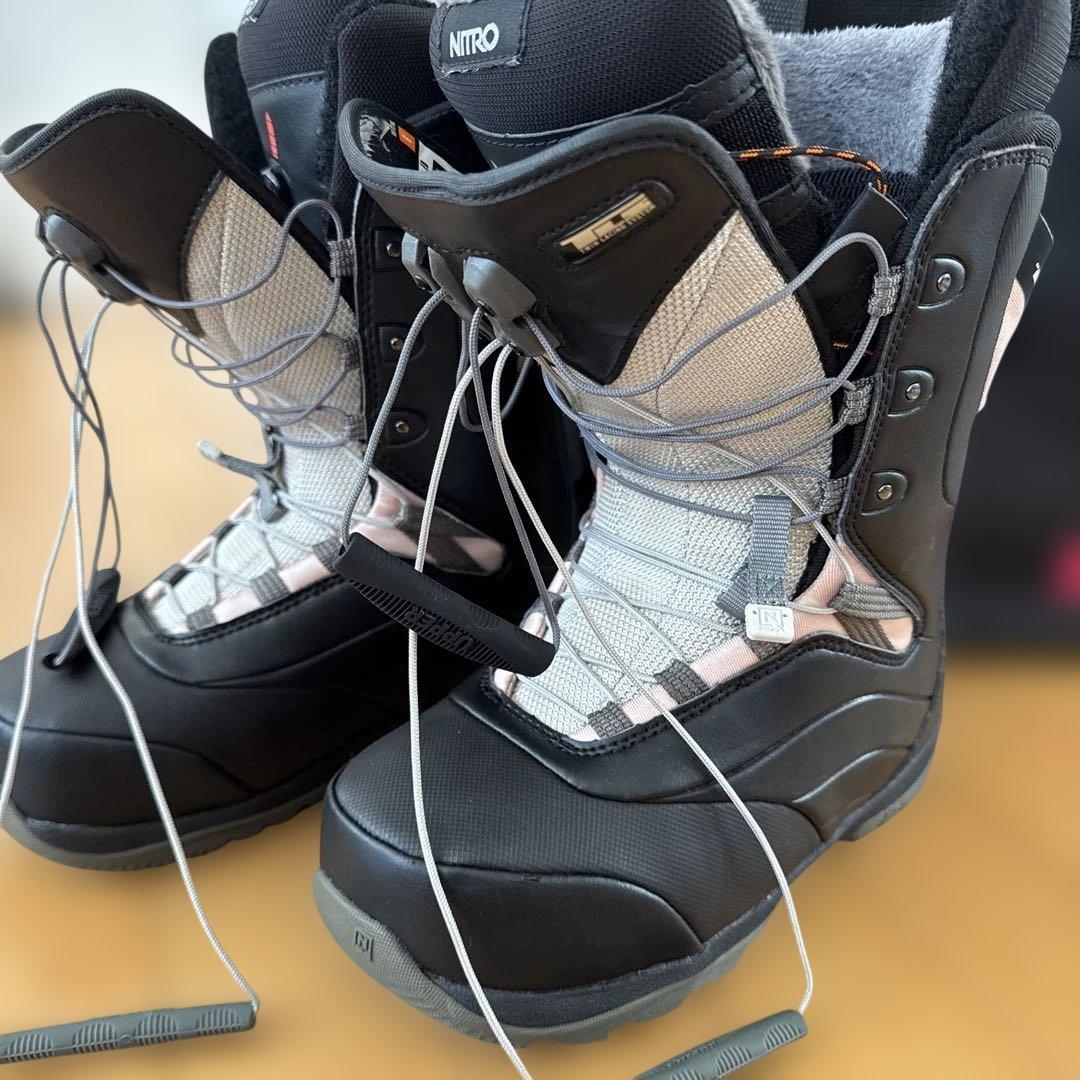 NITRO スノーボードブーツ 収納バッグ付き　24.5cm