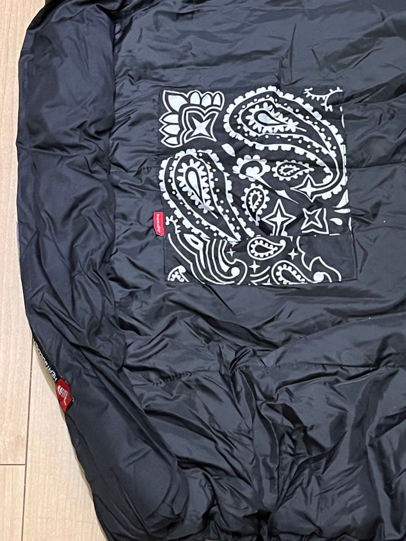 ノースフェイス　シュプリーム　寝袋　Supreme バンダナ柄　ブラック