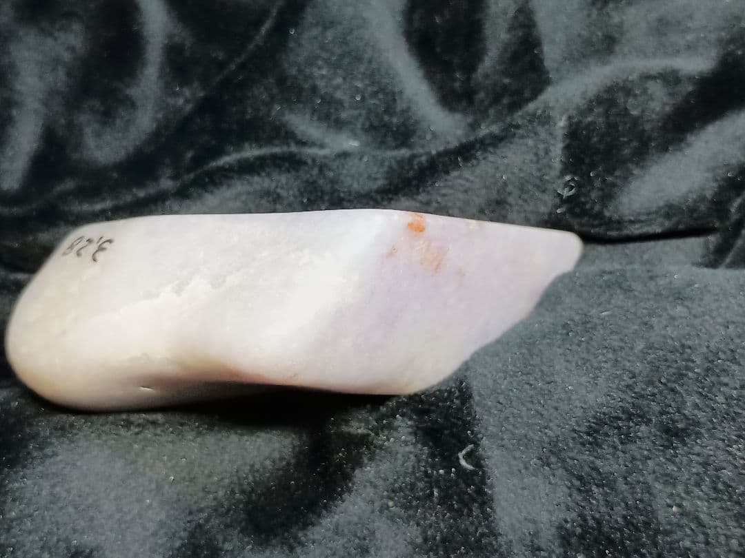 ミャンマー産ラベンダーヒスイ