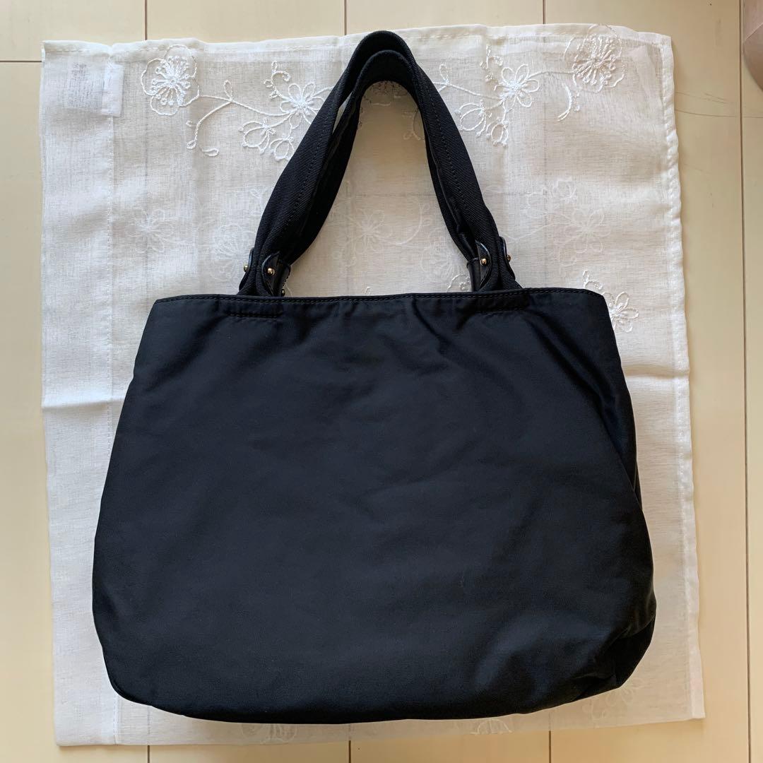 フェラガモ　リボン付きブラックナイロンバッグ