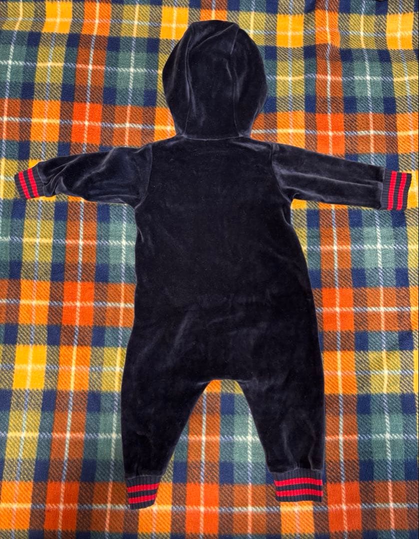 モンクレール　ベルベットロンパース 6-9m 70