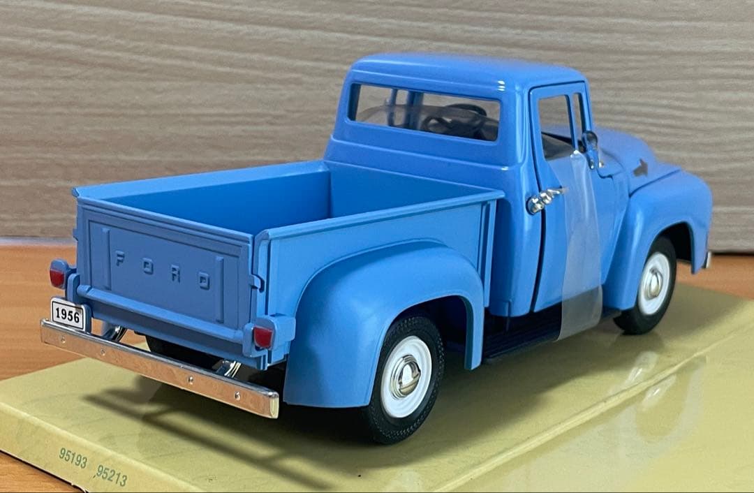北箱　FordF-100 PickUpミニカーイエロートラックミニカー容器入り