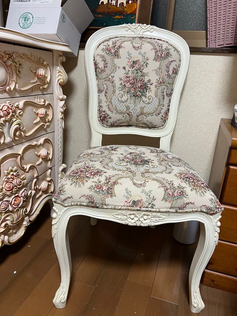 フラワーパターンの西洋家具セット　 大阪市大正区で売ります