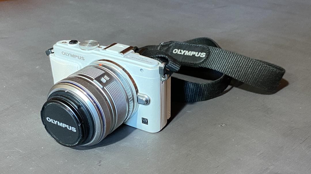 OLYMPUS ミラーレス一眼カメラ ホワイト E-PL6