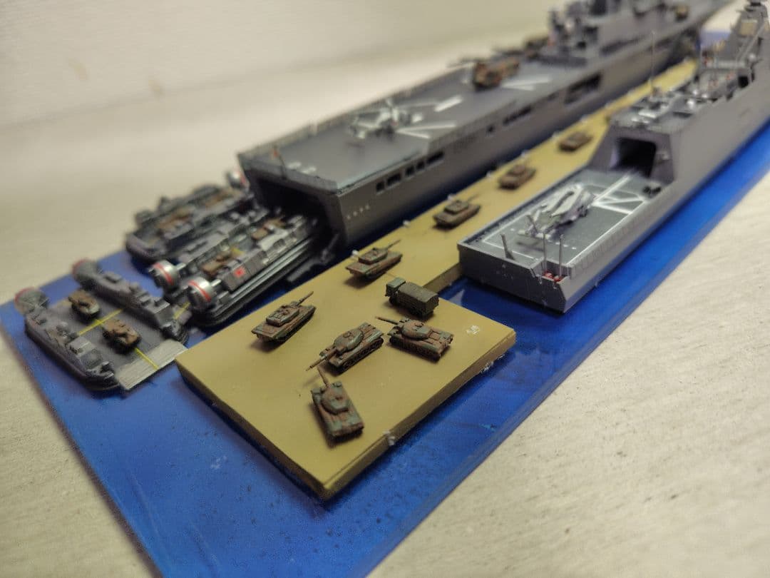 海上自衛隊護衛艦 おおすみ，みくま 1/700 スケール完成模型