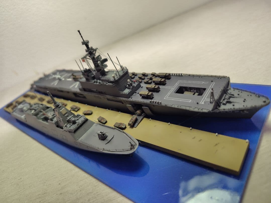 海上自衛隊護衛艦 おおすみ，みくま 1/700 スケール完成模型