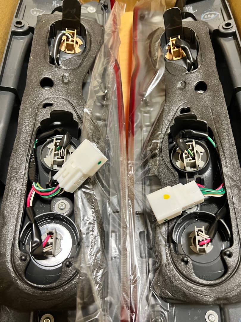 ハイエーステールランプ純正新車外し4型