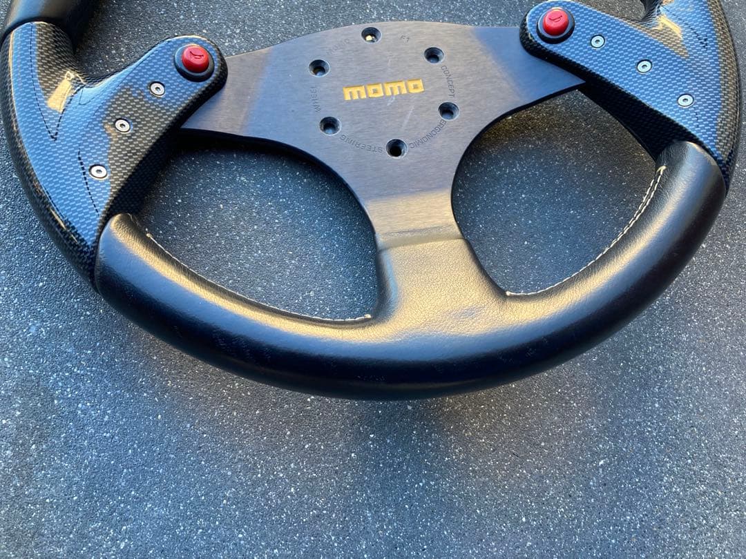 MOMO モモ　ステアリングホイール　F1コンセプト 中古品