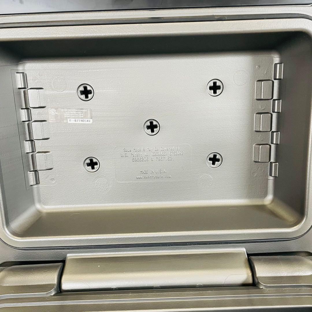 SentrySafe 耐火　防水　ポータブル金庫 フラットキー　CWシリーズ　黒