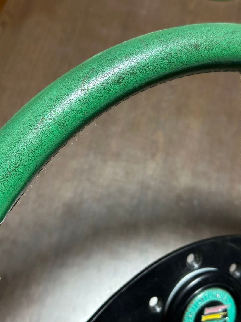 イタリア製　momoモモベネトン　F1TEAM ステアリング　ハンドル