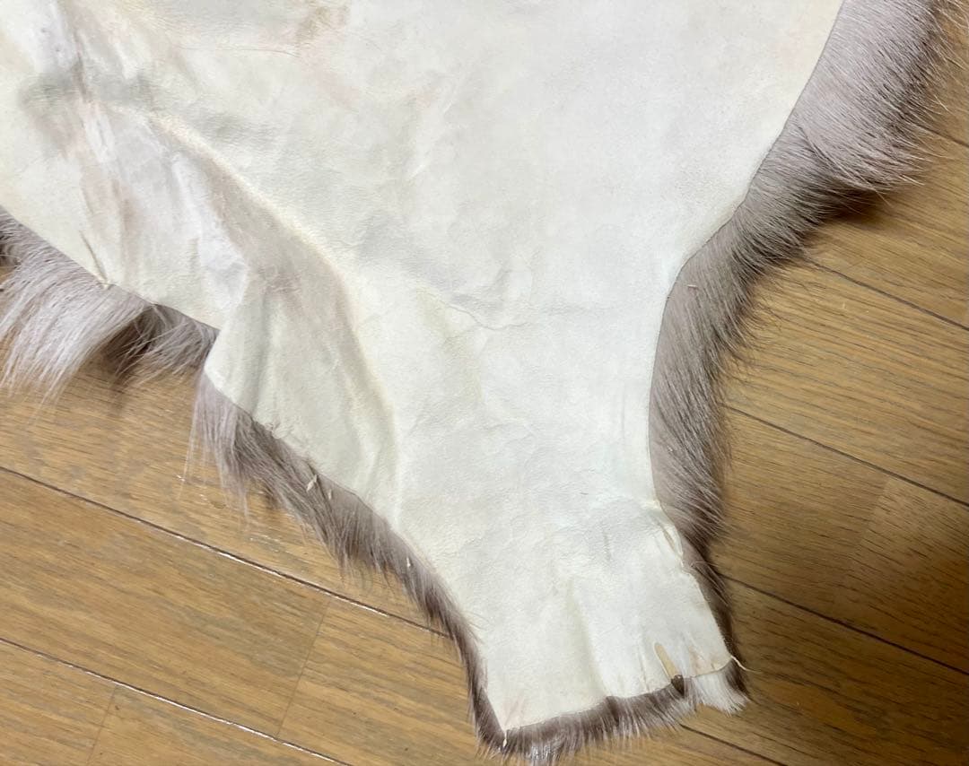 関西万博 北欧館【フィンランド製】高級トナカイの毛皮　ムートン、キャンプ、敷物