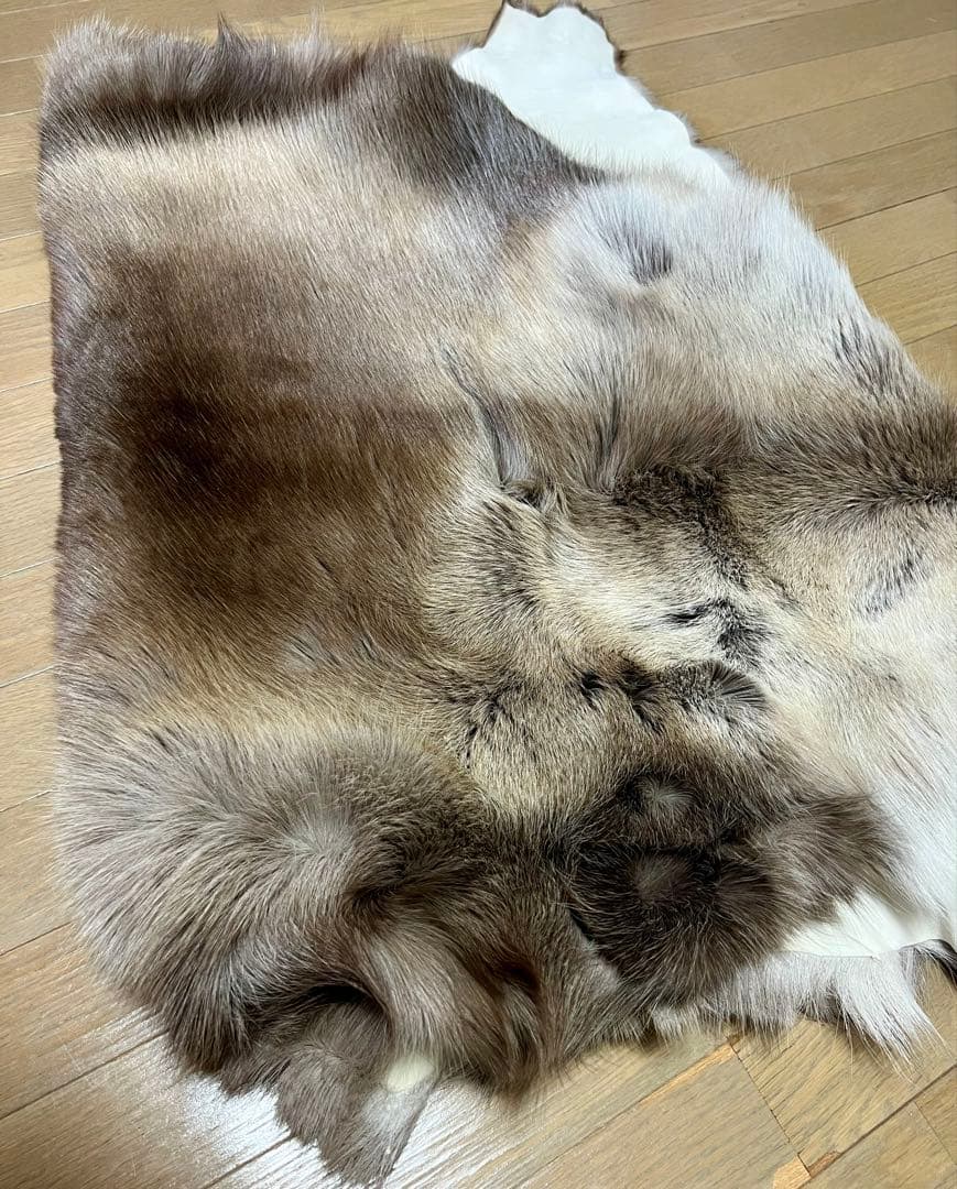 関西万博 北欧館【フィンランド製】高級トナカイの毛皮　ムートン、キャンプ、敷物