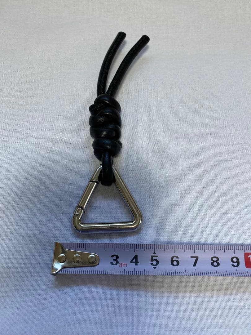 BOTTEGA VENETA 編み込みレザーキーホルダーブラック