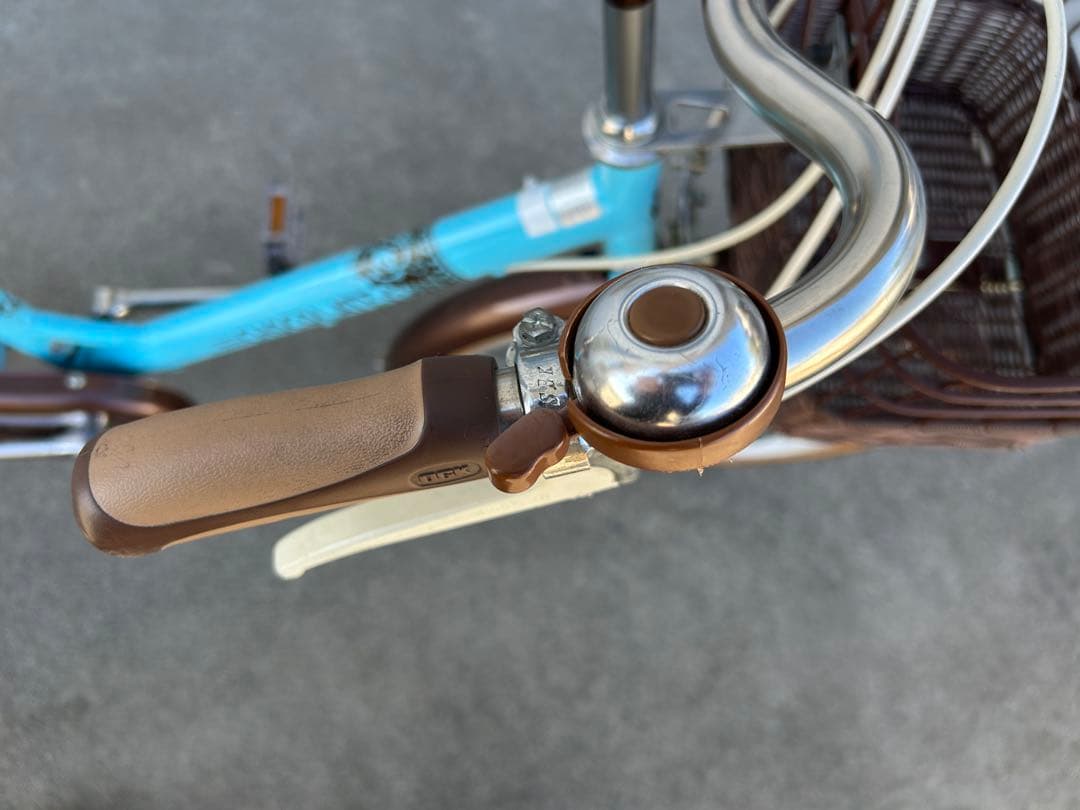 子供用自転車 水色 バスケット付き　22インチ