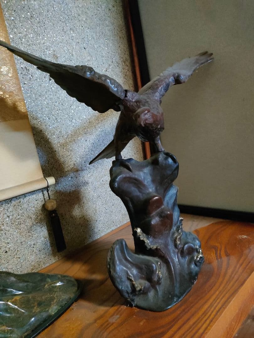 飛翔する鷲 彫刻像 鷲オブジェ