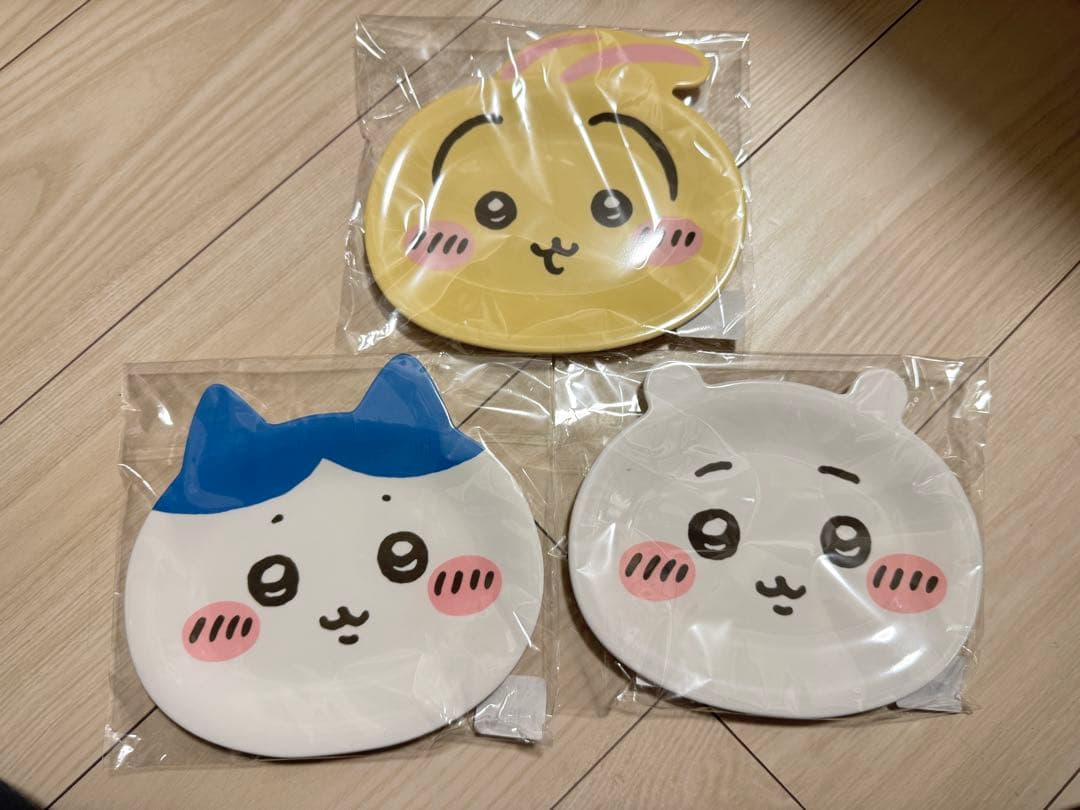 ちいかわパーク おかおメラミンプレート　うさぎ　ちいかわ　ハチワレ